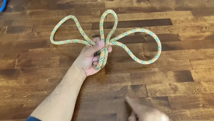 Repeat steps 3-6 with the other rope (this time clockwise for contrast).