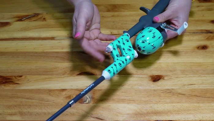 If the line is completely lost, unscrew the reel and grab the line.