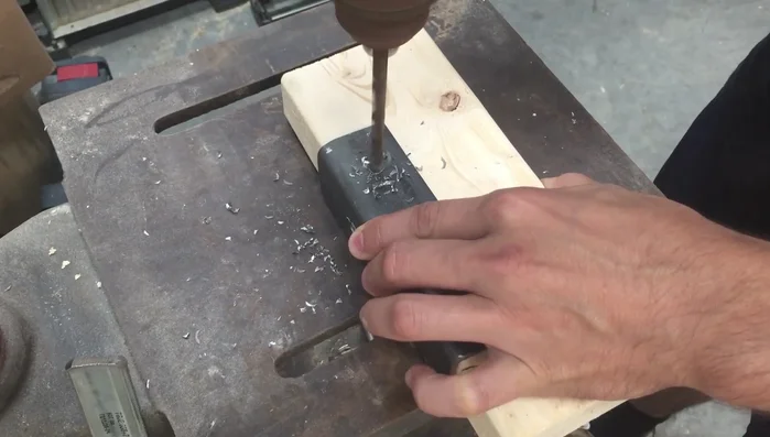 Tape off the corners and spray them with hammered black spray paint.