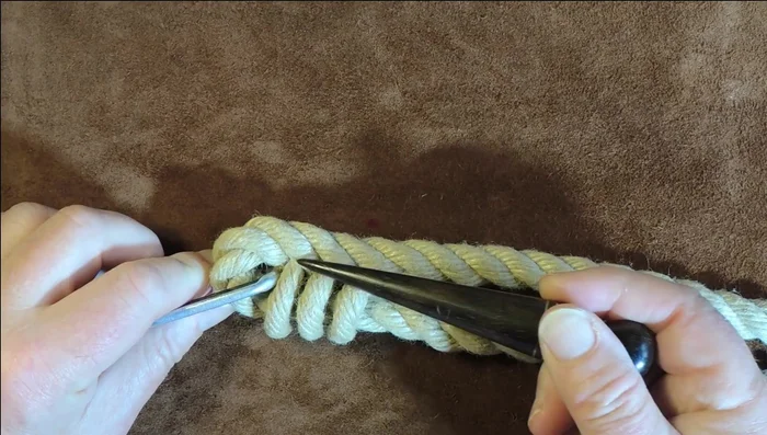 Repeat steps 2-4 on the short section of the rope to secure the Cat's Paw splice.