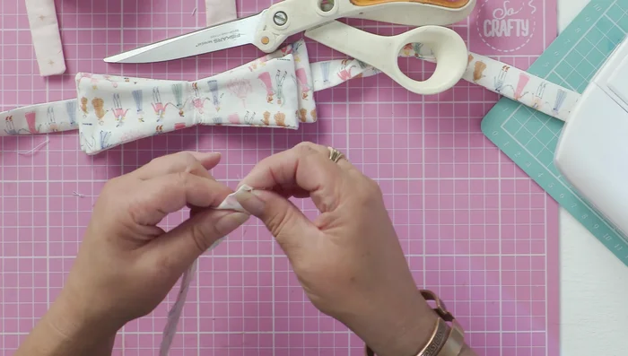 Attach the central band to the back of the collar, hiding the seam.