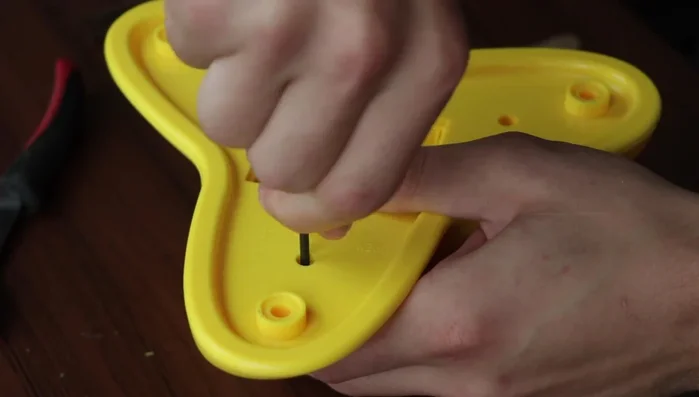 Close the cat toy casing.