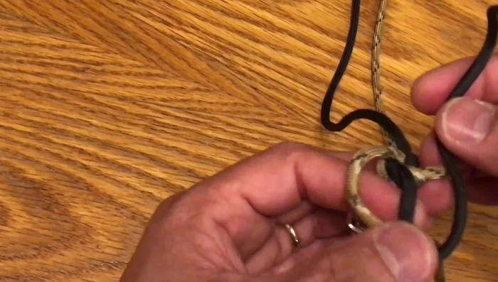 Create the crown knots by repeating the knotting pattern along the paracord length.