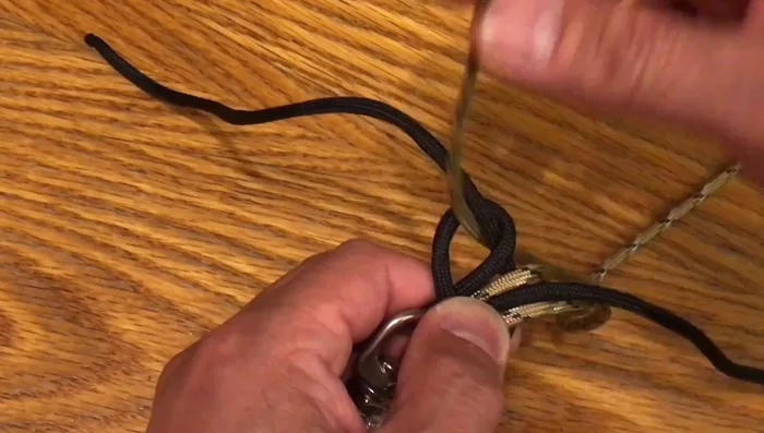 Create the crown knots by repeating the knotting pattern along the paracord length.