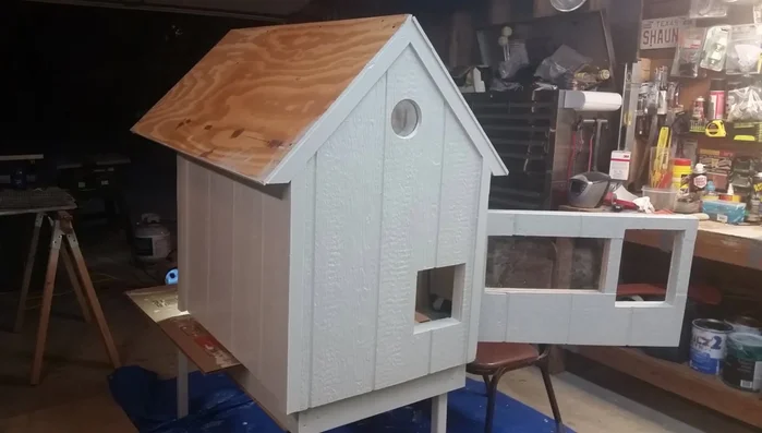 Paint the cat house: Use semi-gloss enamel paint for both interior and exterior protection and durability.