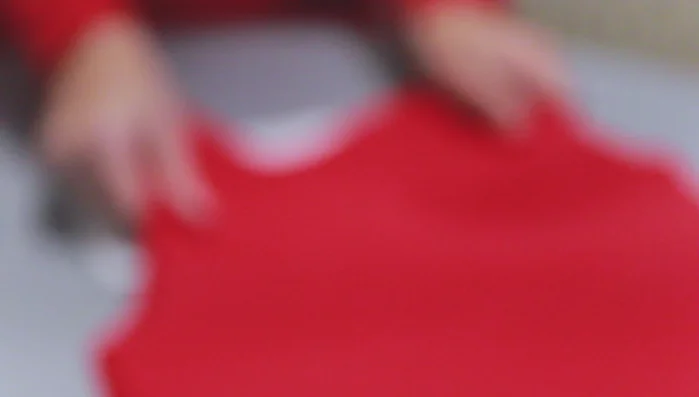 Create the collar with fringe by stretching the fabric slightly to make it more stretchy.