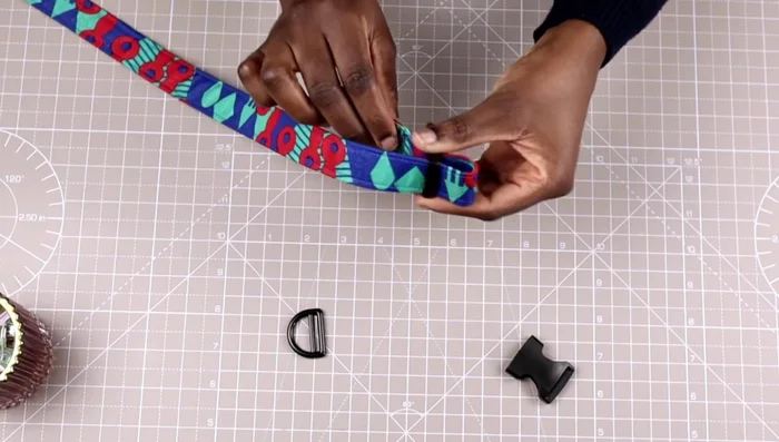 Feed collar back through triglide: Feed the end of the collar back into the triglide.