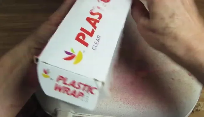 Repeat step 6 to cover the entire visible surface of the suitcase.