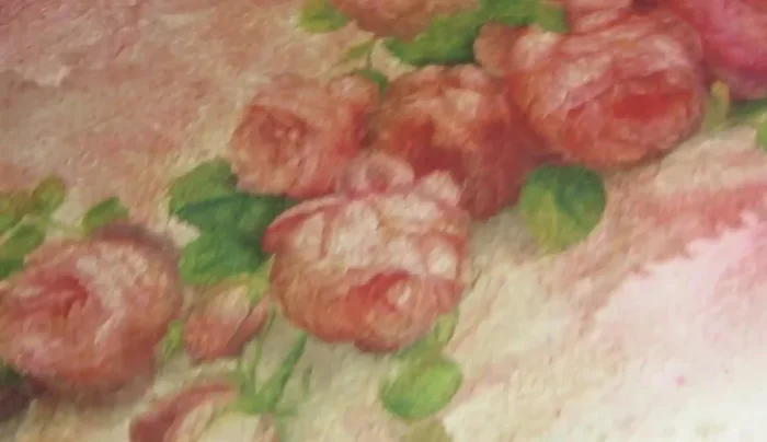 Touch up any areas with uneven glitter paint using chalk paint.