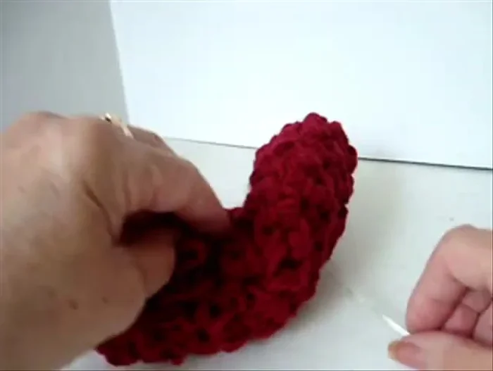 Fasten off and weave in the yarn ends.