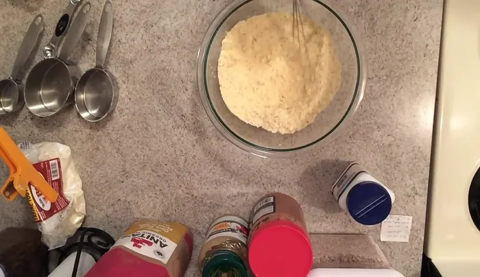 Whisk the dry ingredients together.