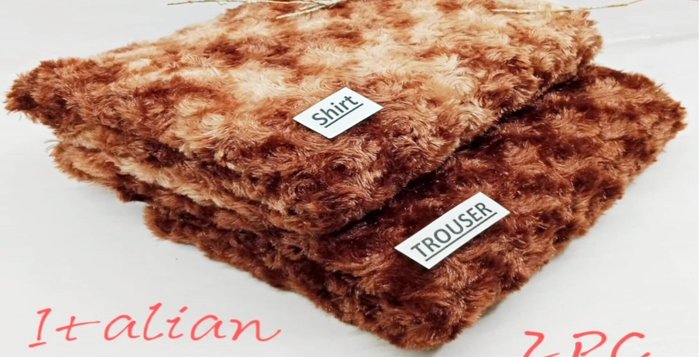 Highlights the dress's color combination and design, suitable for casual wear, especially in winter.