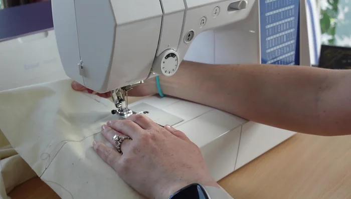 Cut a large circle for the pizza base, pin the unstuffed crust to the edge and stitch, leaving stuffing holes.