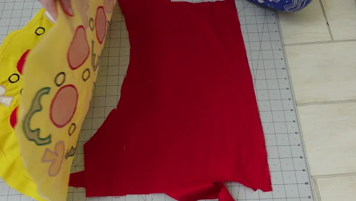 Add a bottom layer of fabric for the pizza sauce.