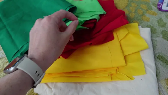 Cut out fabric circles for the pizza base and toppings.