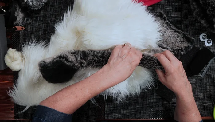 Add small pieces of foam under the fur to create a more dimensional head.